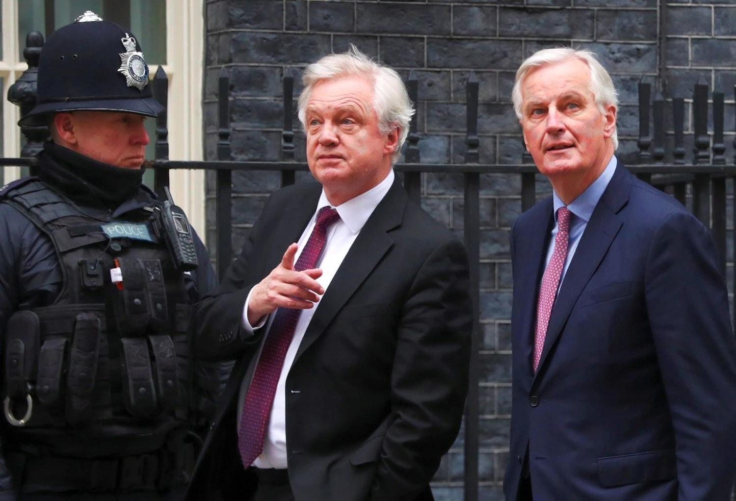 Michelis Barnier (dešinėje), ES vyriausiasis „Brexit“ derybininkas, pirmą kartą nuo derybų pradžios apsilankė Londone, kur susitiko su Davidu Davisu, JK derybininku. Hannah Mckay (Reuters / Scanpix) nuotr.