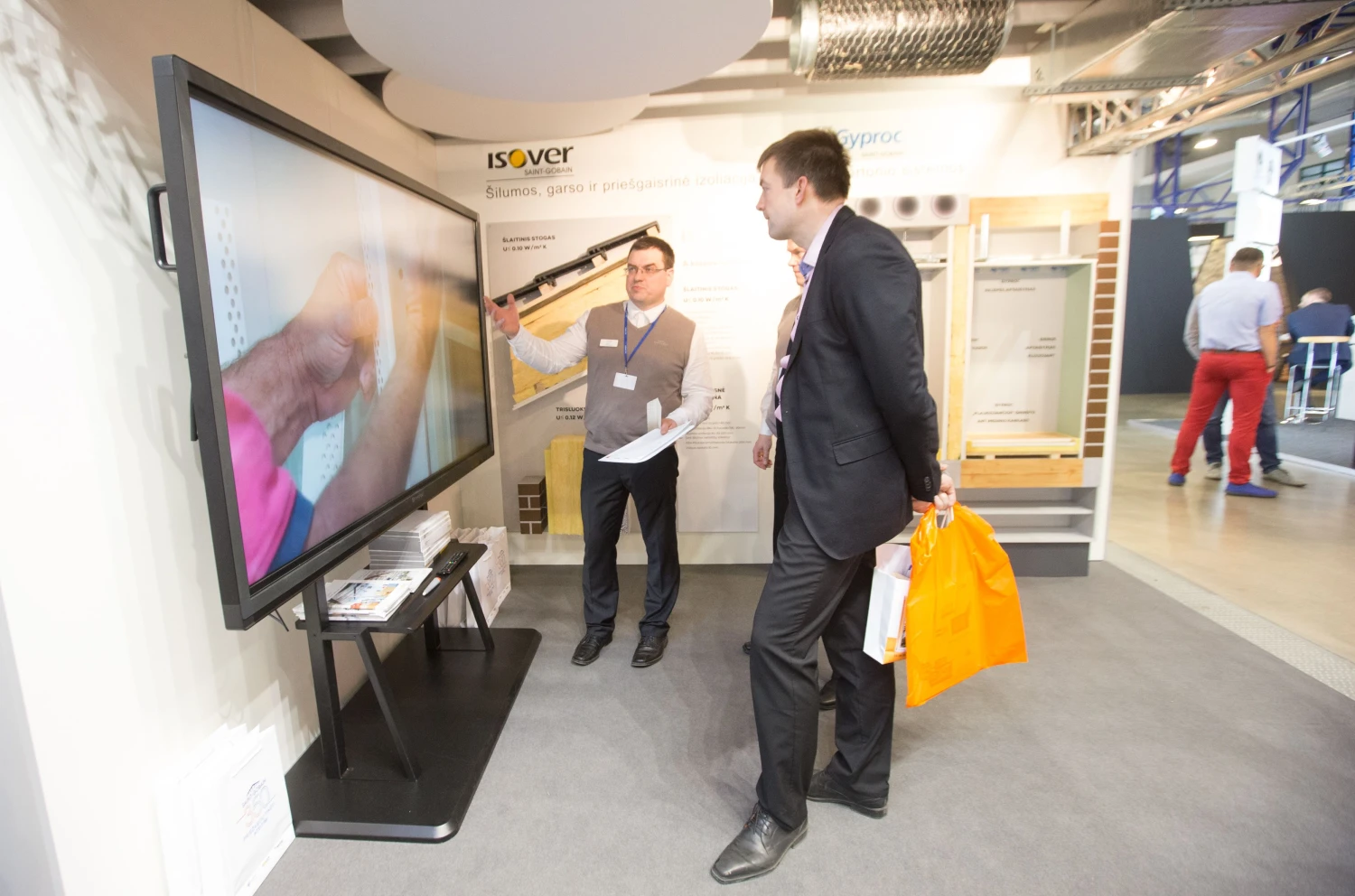 Stendo nuomos kaina dažnai nueina į antrą planą – svarbiau, kokia nauda gaunama dalyvaujant parodoje. 
juditos grigelytės (vž) nuotr.