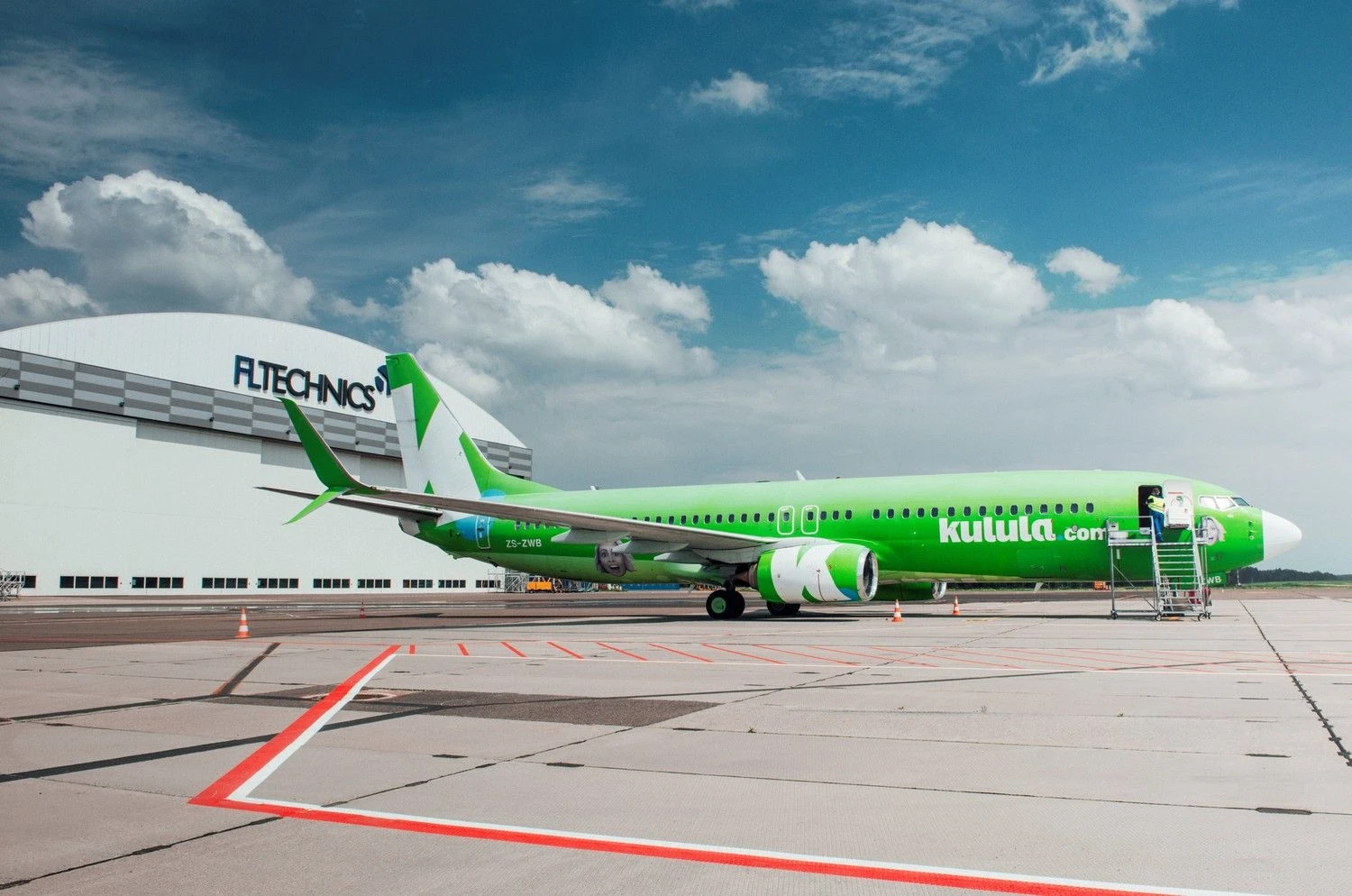 „Kulula.com“ lėktuvas Kaune. Įmonės nuotr.