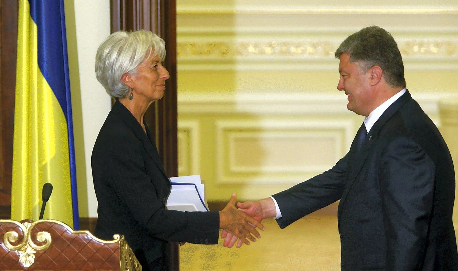 Ukraina sulaukė maždaug pusės iš 17,5 mlrd. USD vertės TVF paramos paketo, tačiau norint gauti likusią dalį, valstybė privalo įgyvendinti tam tikras reformas. Pastaruoju metu jų sparta Vakarams kelia vis daugiau abejonių. Valentyno Ogirenkos („Reuters“ / „Scanpix“) nuotr.