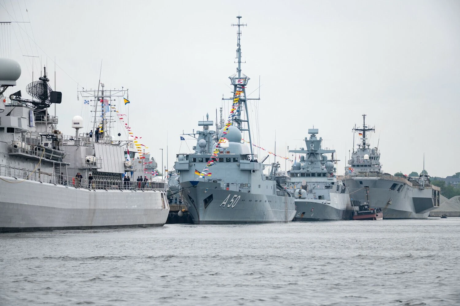 NATO pratybose „Baltops“ dalyvavę karo laivai Kylio uoste. Jono Walzbergo (DPA/„Scanpix“) nuotr.