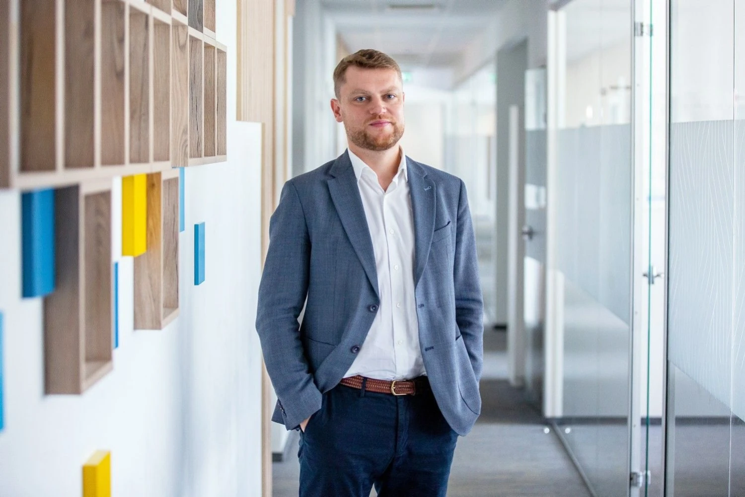 „StrongPoint Technology“ direktorius Julius Stulpinas pabrėžė, jog įmonės siūlomi sprendimai yra susiję tik su dviem elektroninės prekybos grandinės grandimis: užsakytų prekių surinkimu ir jų pristatymu klientams.
