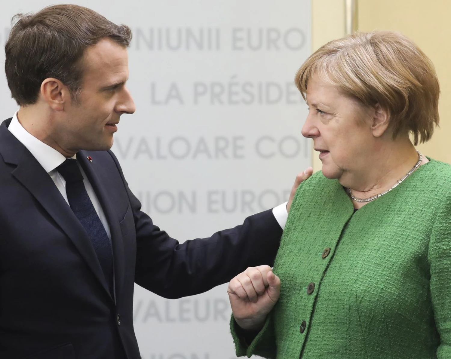 Emmanuelis Macronas, Prancūzijos prezidentas, ir Angela Merkel, Vokietijos kanclerė, Europos Komisijos poste nori matyti skirtingus asmenis. Ludovico Marino („REUTERS“ / „SCANPIX“) nuotr.