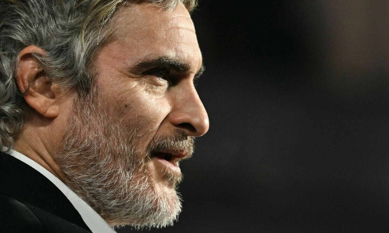 JAV aktorius Joaquinas Phoenixas, suvaidinęs Napoleoną, filmo premjeroje Londono „Odeon Luxe Leicester Square“. 2023 m. lapkričio 16 d. Justin Tallis  (AFP / „Scanpix“) nuotr.