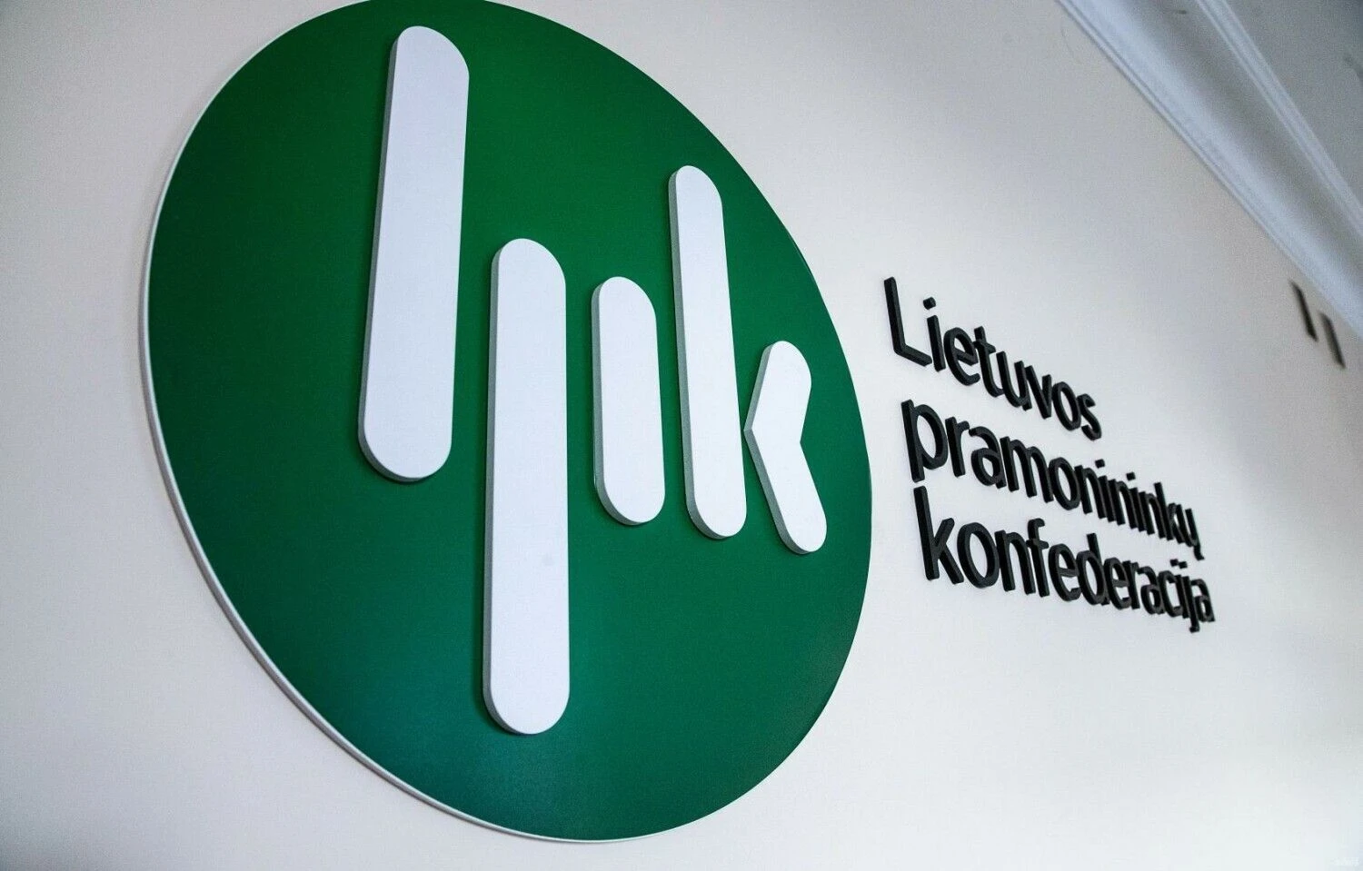 Lietuvos pramonininkų konfederacijos logotipas.. Juditos Grigelytės (VŽ) nuotr.