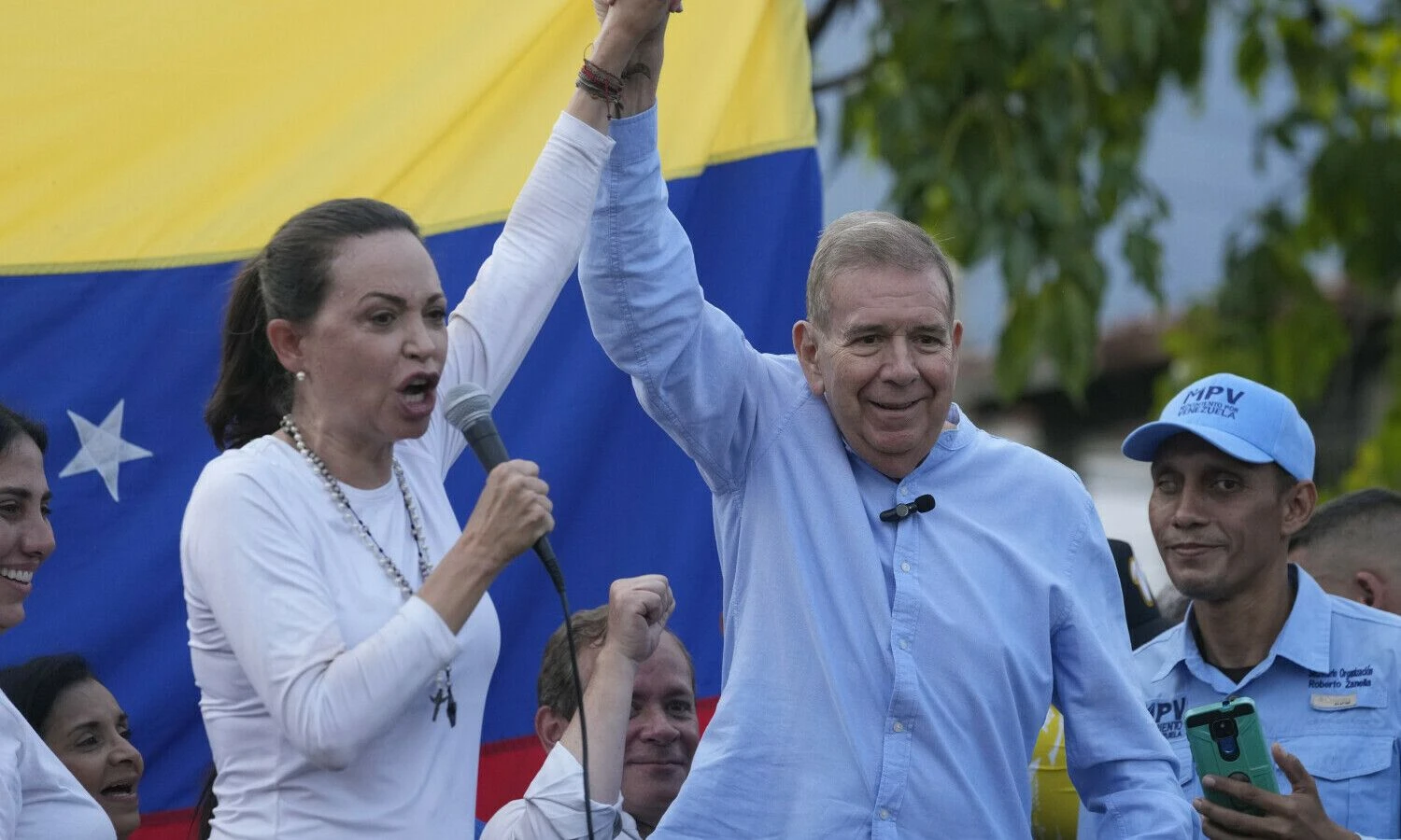 Venesuelos opozicijos lyderė Mariana Corina Machado ir opozicijos kandidatas Edmundo Gonz?lez Urrutia per mitingą Venesueloje 2024 m. gegužę. Arianos Cubillos („AP Photo“ / „Scanpix“) nuotr.