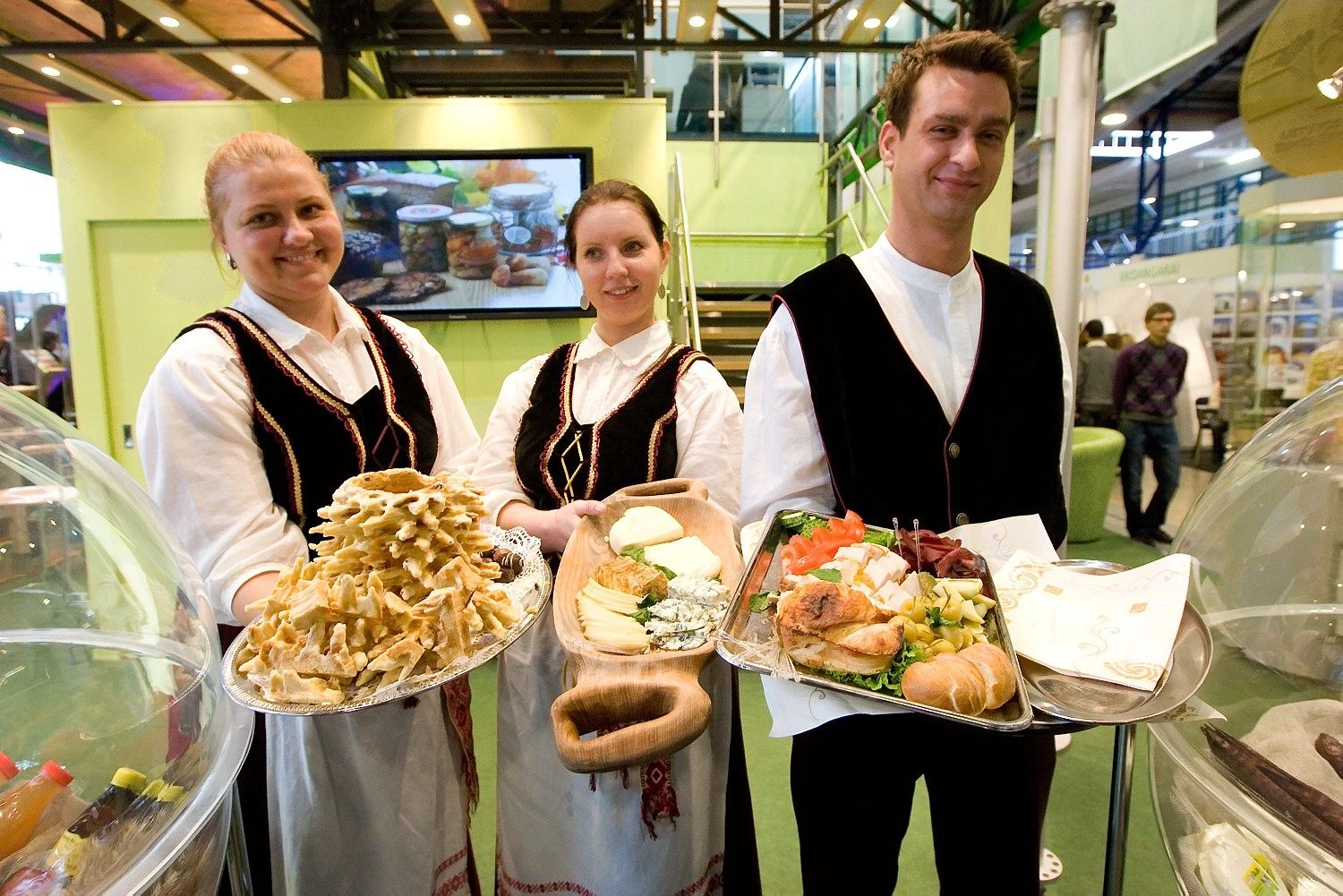 Į tikslą – per skrandį. Tikimasi, kad pristatant šalies regionus per gastroniminio turizmo prizmę pavyks pritraukti didesnę žiūrovų auditoriją ir paskatinti žmones keliauti po Lietuvą.
Juditos Grigelytės (VŽ) nuotr.