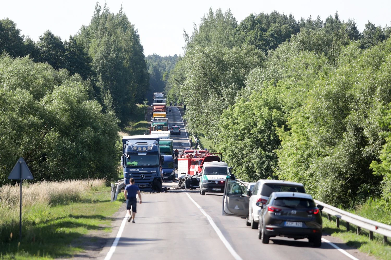 Siauras, transportu apkrautas, avaringas kelias tarp Kauno ir Prienų sulauks rekonstrukcijos. Eriko Ovčarenko  („15min.lt“) nuotr.
