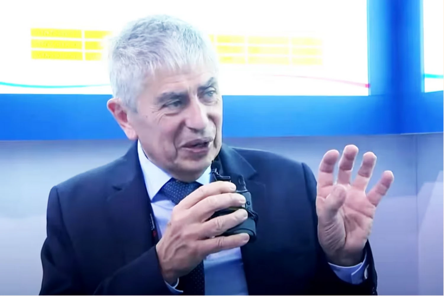 Marcas Rocchi, buvęs „Ommic“ vadovas, konferencijoje Kinijoje 2018 m. FT ekrano nuotr. iš „YouTube“ paskelbto M. Rocchi interviu.