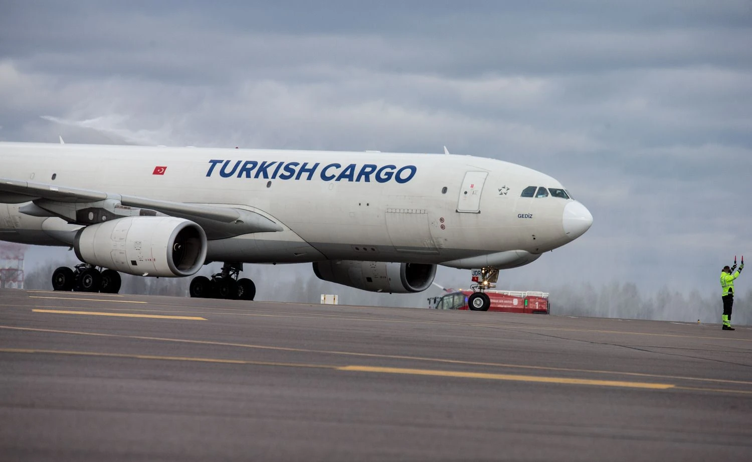 „Turkish Cargo“ lėktuvas „Airbus A330F“ Vilniaus oro uoste. Juditos Grigelytės (VŽ) nuotr.
