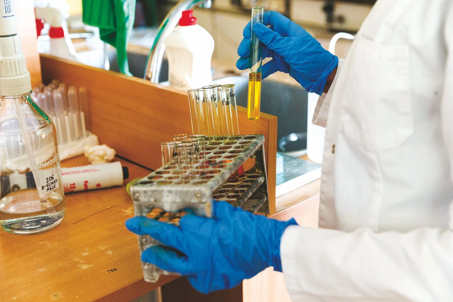 „Biocentro“ laboratorija pajėgi pagaminti daugiau kaip 1.000 indelių per mėnesį.  Vladimiro Ivanovo (VŽ) nuotr.