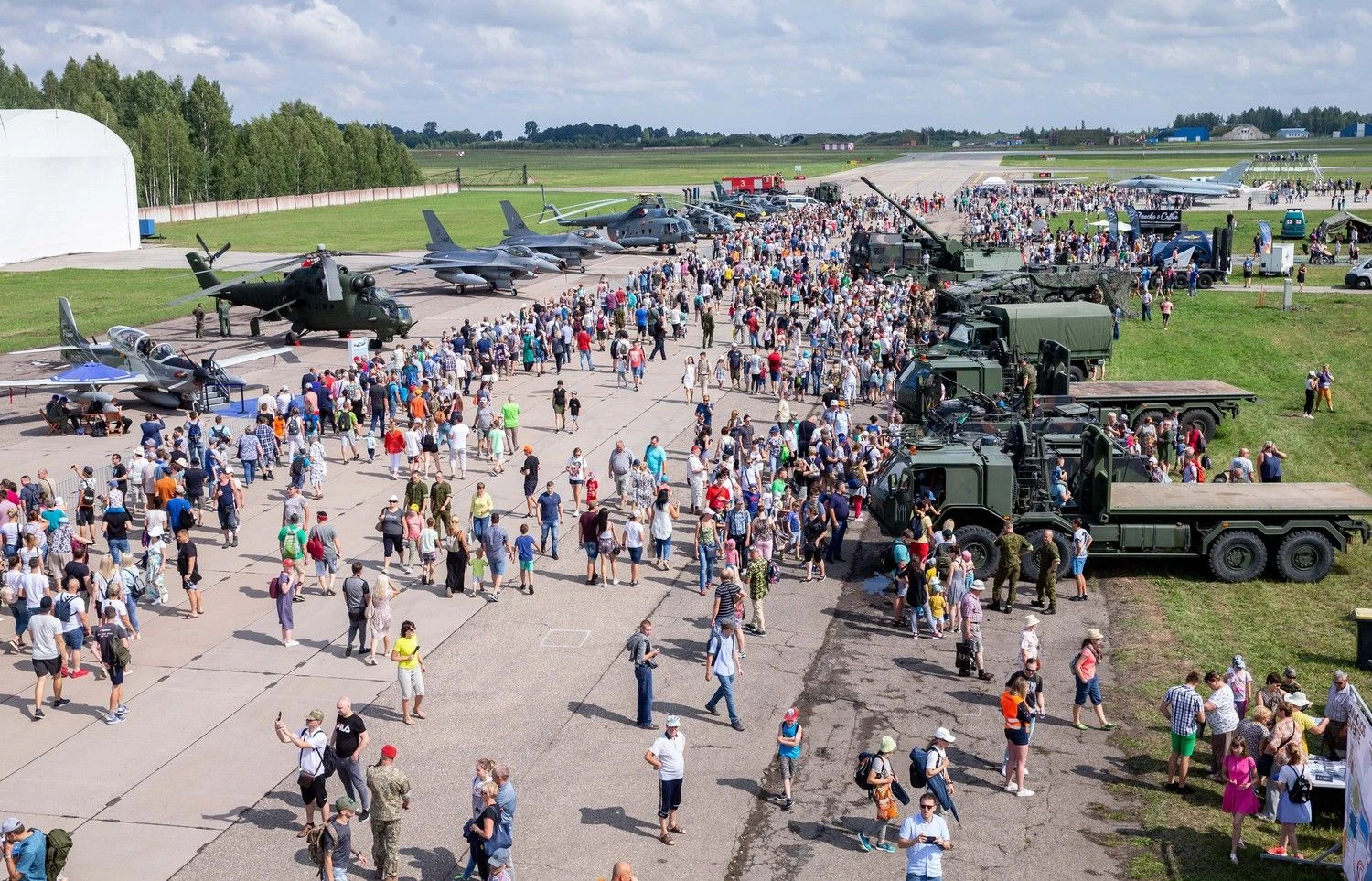 Aviacijos šventė „Sakalo sparnai“ Šiaulių oro uoste. Juditos Grigelytės (VŽ) nuotr.