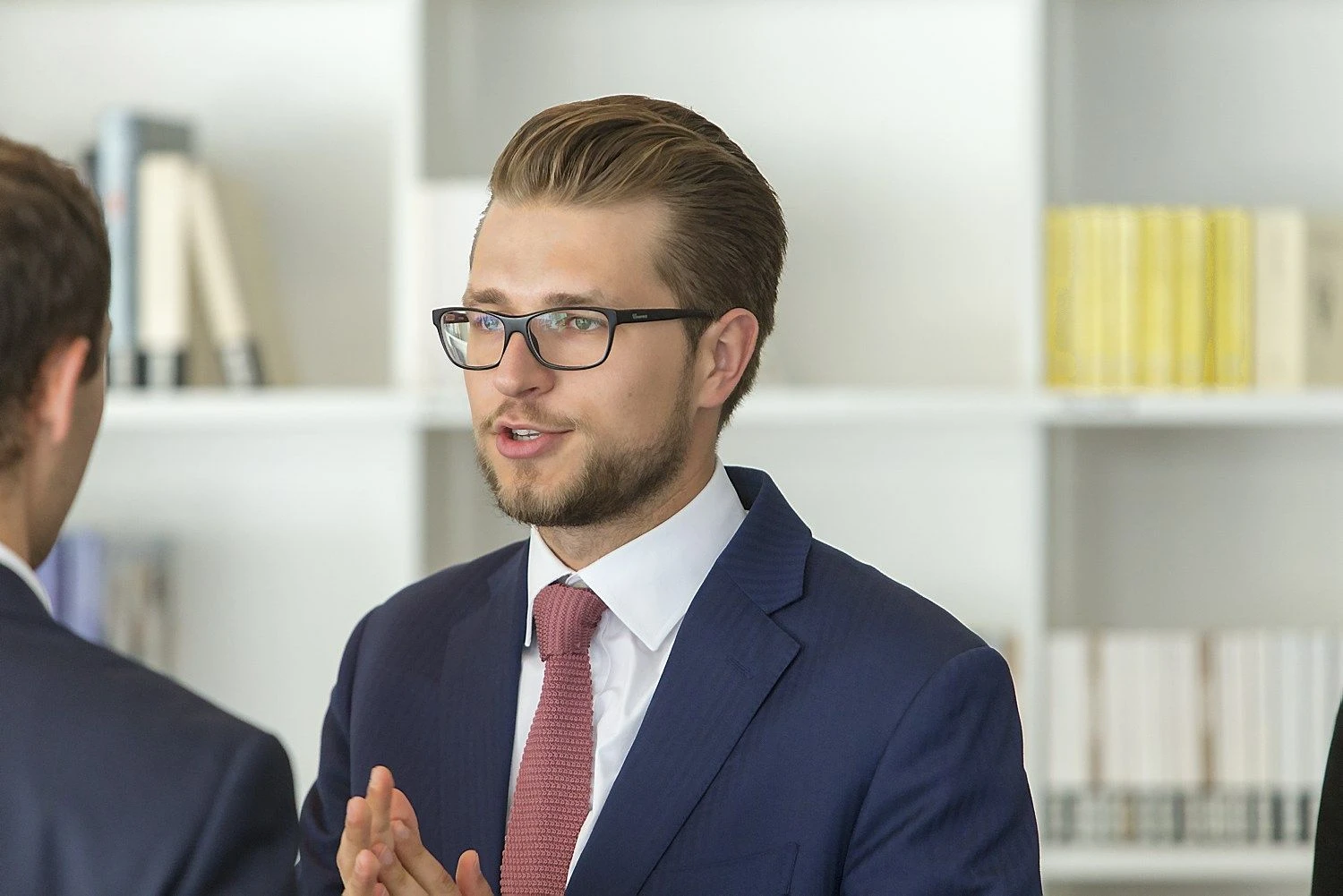 Lukas Savickas, premjero patarėjas: „Klausimus dėl Darbo kodekso, kurie šįkart buvo atidėti, po dviejų savaičių aptars jau atsinaujinusios sudėties Trišalė taryba.“
Juditos Grigelytės (VŽ) nuotr.