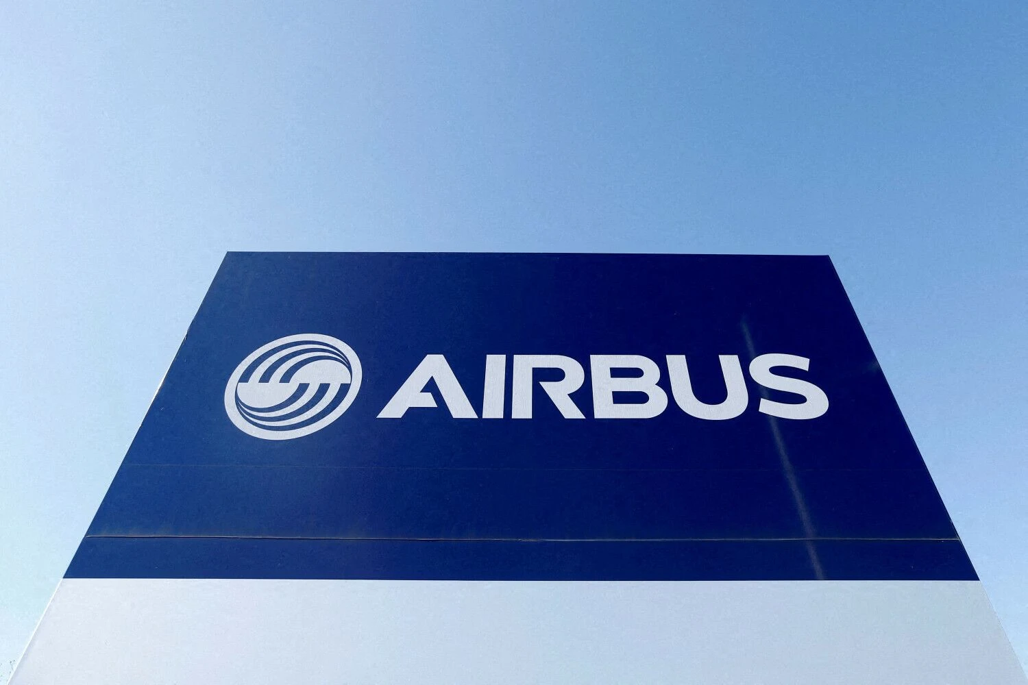 „Airbus“ logotipas. Regis Duvignau („Reuters“/ „Scanpix“) nuotr.