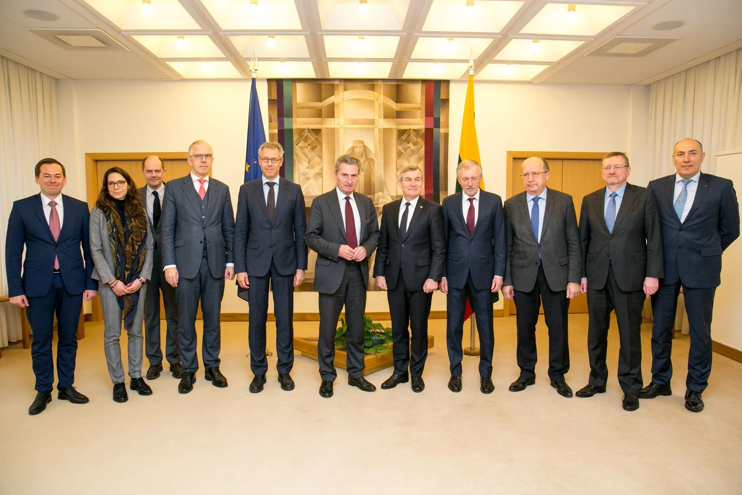 Guentheris Oettingeris lankosi Seime. Juliaus Kalinsko (15min.lt) nuotr.