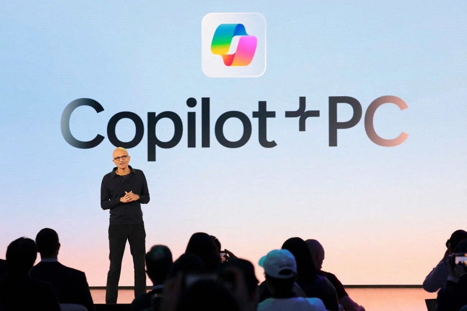 Satya Nadella, „Microsoft“ vadovas, pristato „Copilot+“. Jasono Redmondo (AFP / „Scanpix“) nuotr.