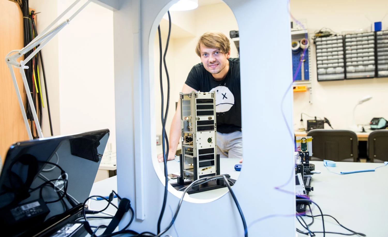 Vytenio Buzo vadovaujama Lietuvos kosmoso tyrimų bendrovė „Nanoavionika“ gavo reikšmingą ESA sutartį sukurti specialų palydovų manevravimo propelento vožtuvą. Judita Grigelytė (VŽ) nuotr.