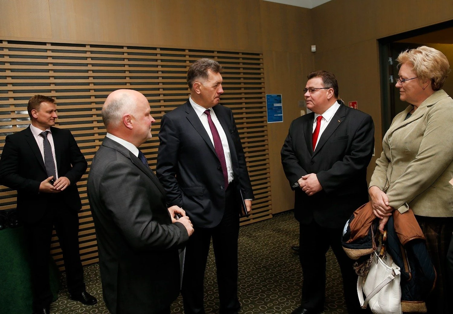 „Verslas 2016“ konferencija. Iš kairės: Rolandas Barysas, „Verslo žinių“ vyriausiasis redaktorius, Algirdas Butkevičius, premjeras, ir Linas Linkevičius, užsienio reikalų ministras. Vladimiro Ivanovo (VŽ) nuotr.