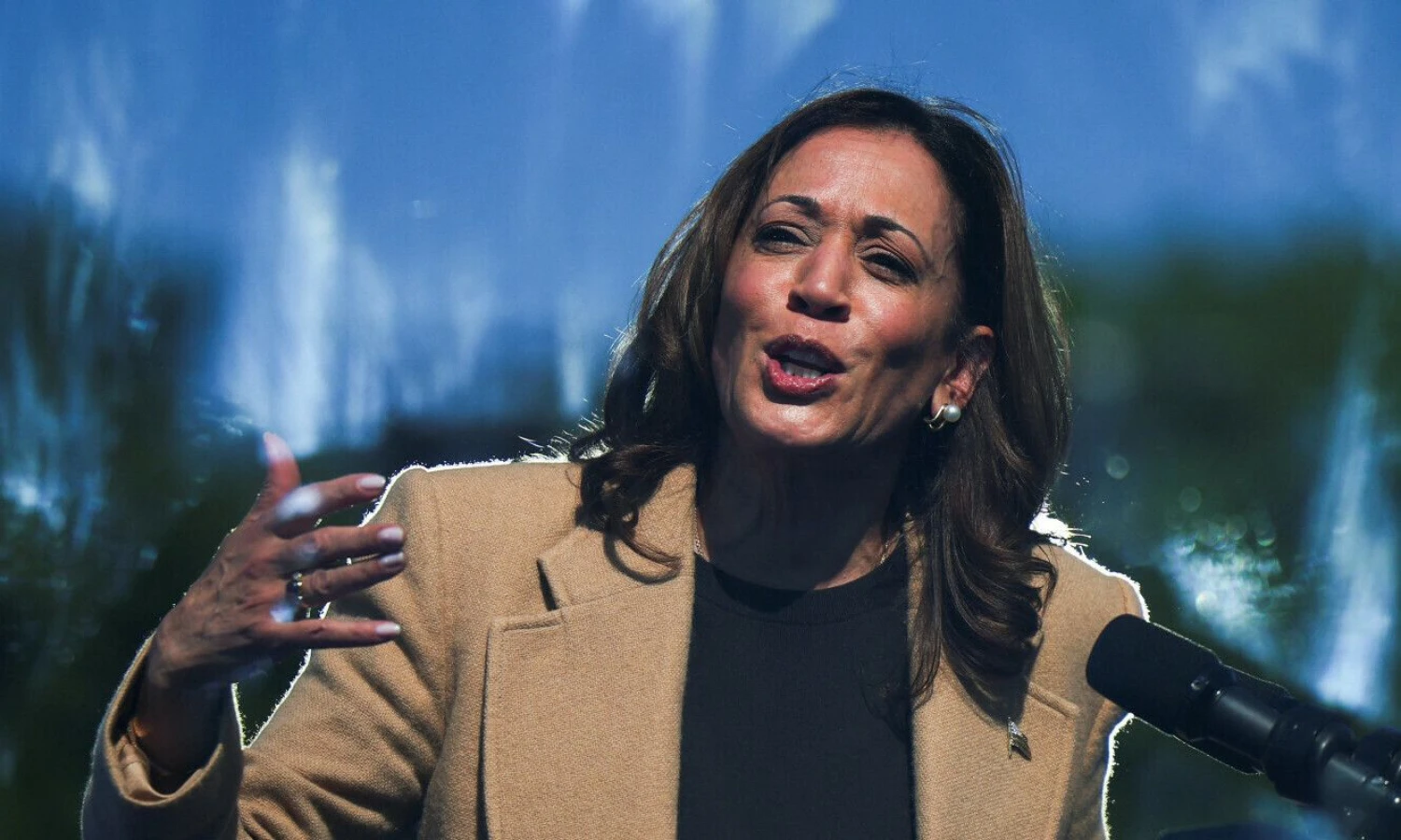 Kamala Harris kalba Naujajame Hempšyre. Briano Snyderio („Reuters“ / „Scanpix“) nuotr.
