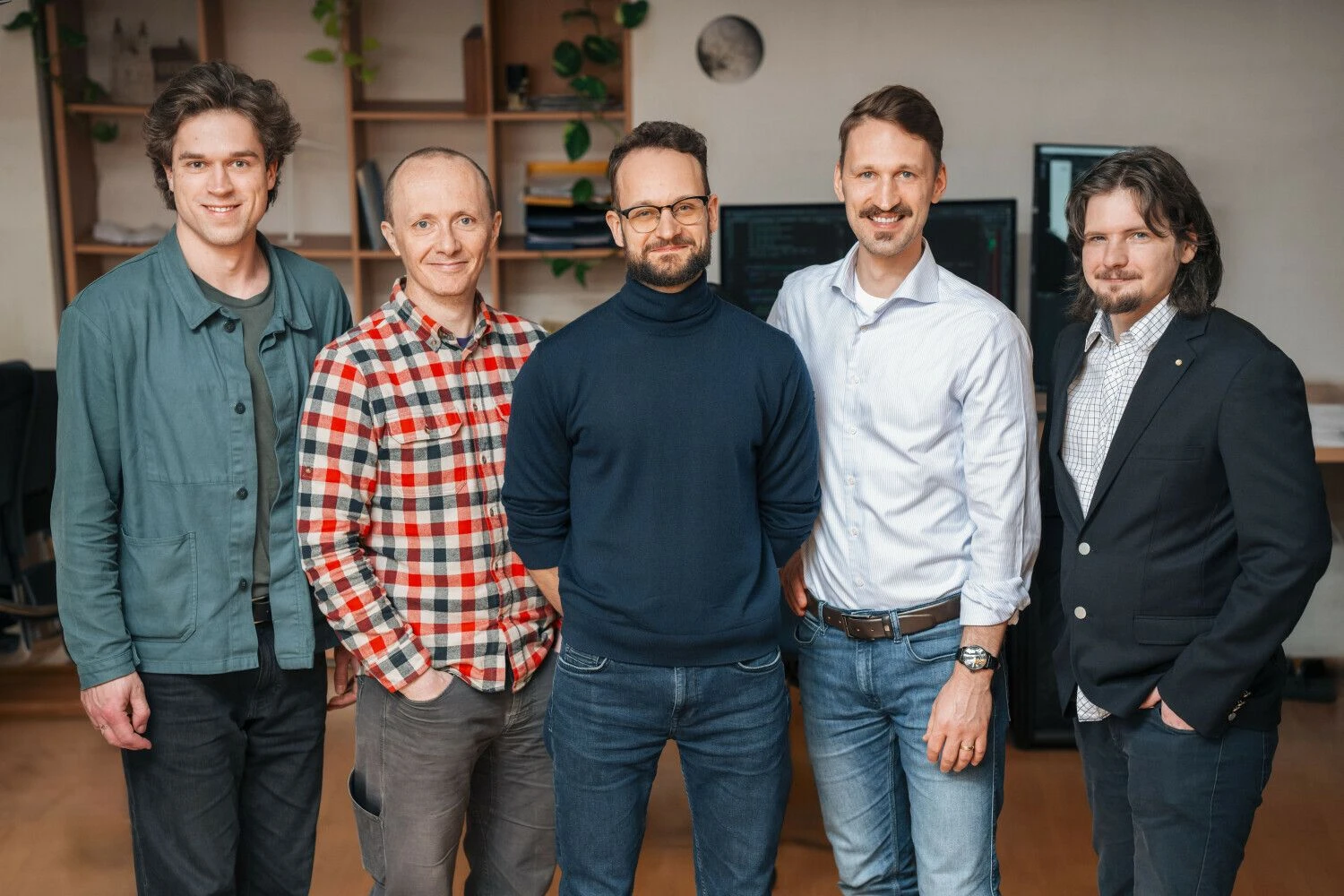 „Blackswan Space“ komanda (iš kairės): Simonas Stasevičius, Adamas Sherwoodas, Marius Klimavičius, Tomas Malinauskas, Kristijonas Grigorovičius. Bendrovės nuotr.