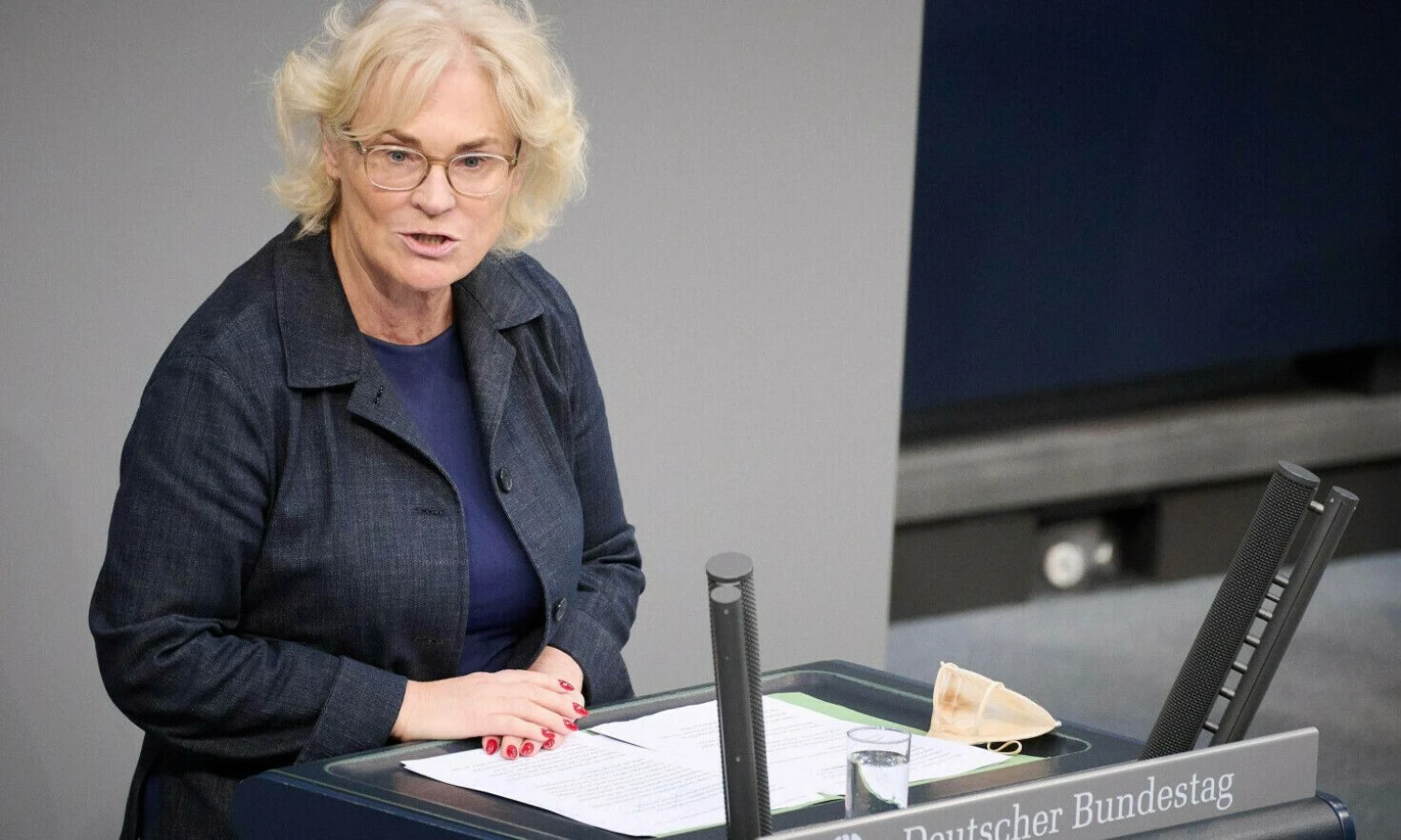 Vokietijos gynybos ministrė Christine Lambrecht. Christiano Spickerio (IMAGO / „Scanpix“) nuotr.