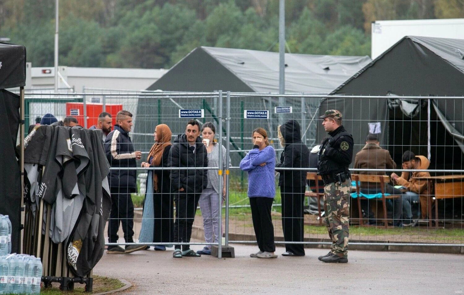 Migrantai Druskininkų pasienio užkardos stovykloje. Juditos Grigelytės (VŽ) nuotr.