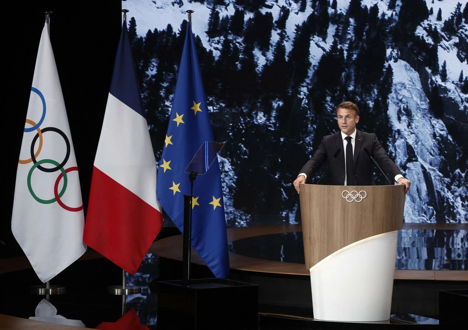 Prancūzijos prezidentas Emmanuelis Macronas TOK sesijoje. 2024 m. liepos 24 d., Paryžius. Benoit Tessier („Reuters“ / „Scanpix“) nuotr.