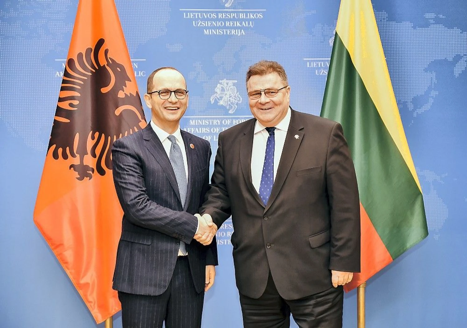 Lietuvos užsienio reikalų ministras Linas Linkevičius susitiko su Lietuvoje viešinčiu Albanijos užsienio reikalų ministru Ditmiru Bushati. URM nuotr.
