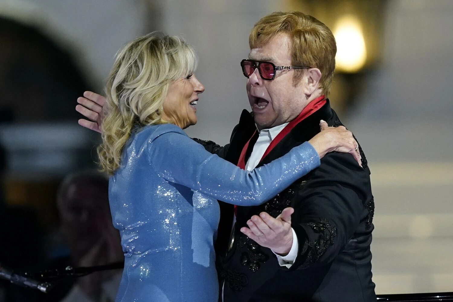 Eltonas Johnas ir pirmoji JAV ponia Jill Biden. Susanos Walsh (AP / „Scanpix“) nuotr.