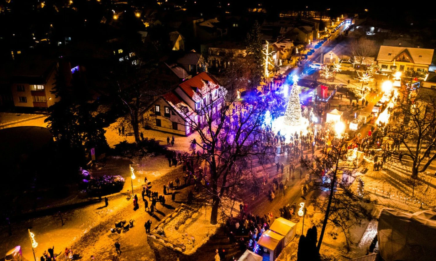 Kalėdų eglės įžiebimas Birštone. Birštono savivaldybės nuotr.