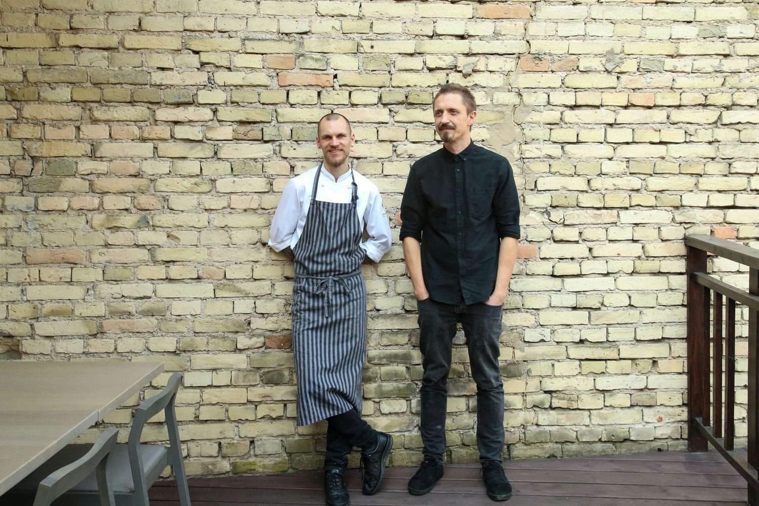 Restorano „Sweet Root“ virtuvės šefas Justinas Misius (kairėje) ir bendrasavininkas Sigitas Žemaitis. Vladimiro Ivanovo (VŽ) nuotr.