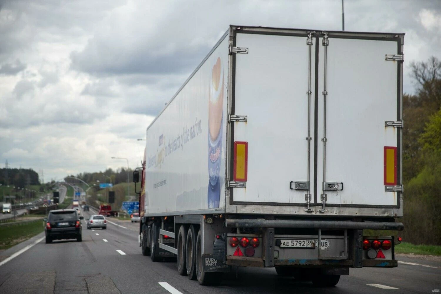 Į Kaliningradą tranzitu važiuojantis Rusijos sunkvežimis. Vladimiro Ivanovo (VŽ) nuotr.