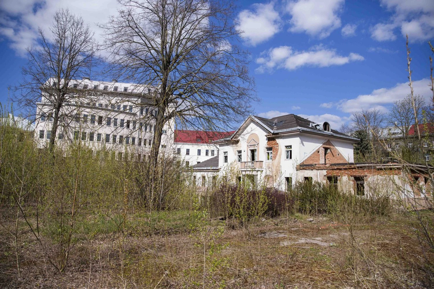 2017-05-03. Buvusiam „Snoro“ akcininkui Raimondui Baranauskui ir jo žmonai Sigitai priklausęs namas Algirdo gatvėje, Vilniuje. Irmanto Gelūno („15min“) nuotr.