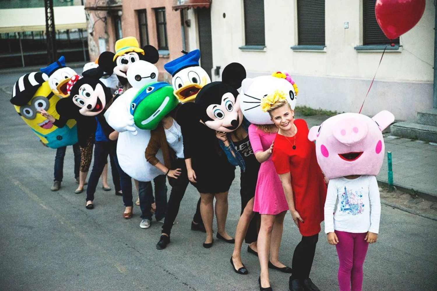 Gerda Būtaitė, vaikų švenčių organizavimo studijos „Linksmas lagaminas“ įkūrėja ir vadovė, nišą nuosavam verslui atrado studijų metais pati išbandžiusi animatorės amatą. 
Asmeninio archyvo nuotr. 