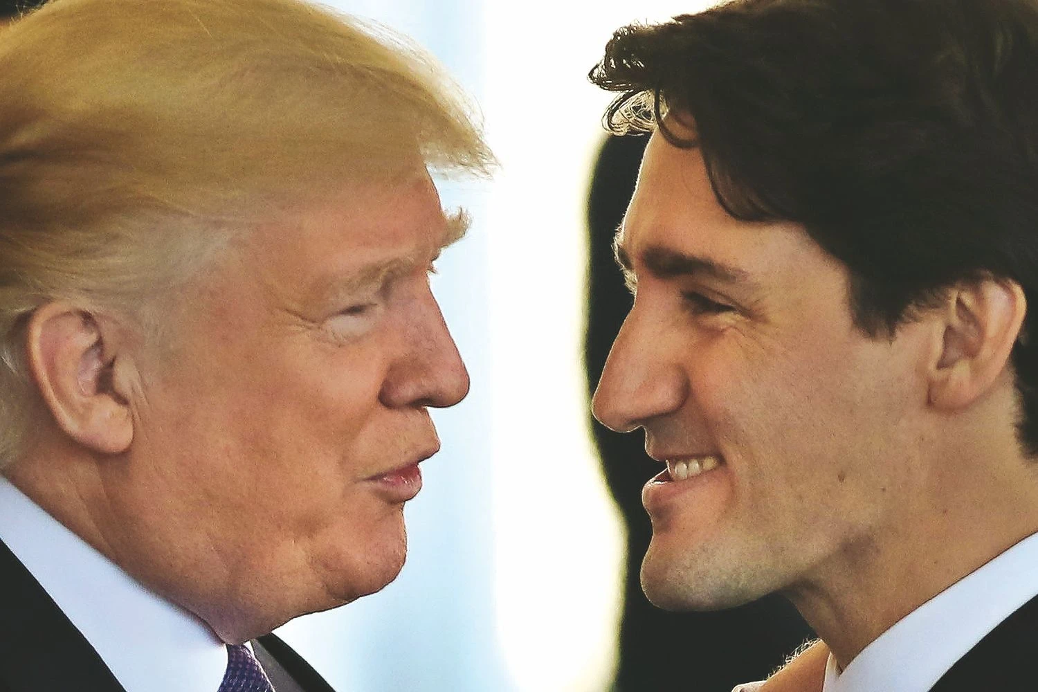 Kanados premjero Justino Trudeau (dešinėje) vadovaujama vyriausybė metė prekybinį iššūkį JAV prezidento Donaldo Trumpo administracijai. Carloso BarriOS („Reuters“ / „Scanpix“) nuotr.