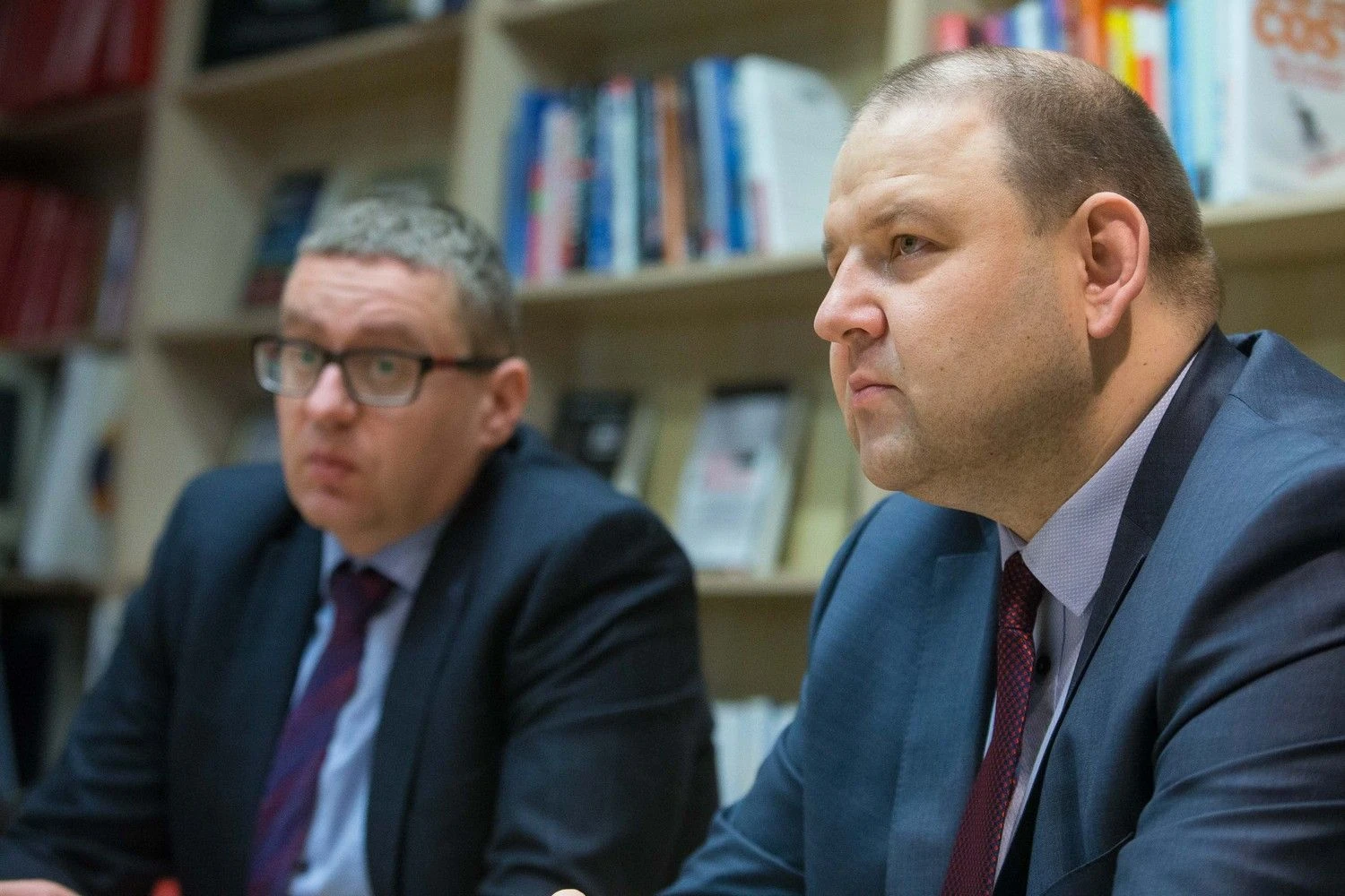 Iš kairės: Žilvinas Petrauskas, draudimo brokerių įmonės „Aon Baltic“ vadovas, ir Robertas Šaltis, draudimo brokerių įmonės „Balto Link“ generalinis direktorius. Vladimiro Ivanovo (VŽ) nuotr.