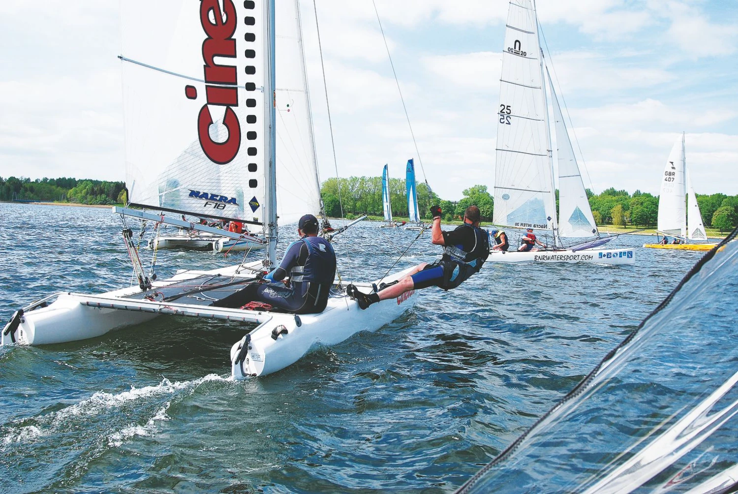 Jeigu žmogus pirmą kartą plaukdamas katamaranu per daug neišsigąsta ir pajunta malonumą, tikrai norės pakartoti.  Agnės Juršytės nuotr. 