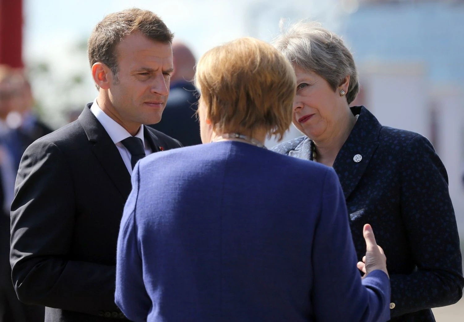 Theresa May, JK premjerė, su Angela Merkel, Vokietijos kanclere, bei Emmanueliu Macronu, Prancūzijos vadovu. Stojano Nenovo („Reuters“ / „Scanpix“) nuotr.