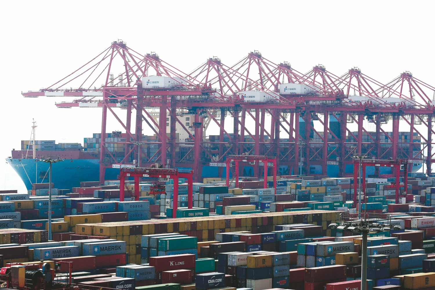 Lėtėjant tarptautinei prekybai, pasaulio ūkis netenka svarbios paspirties.
Aly Songo („Reuters“ / „Scanpix“) nuotr.