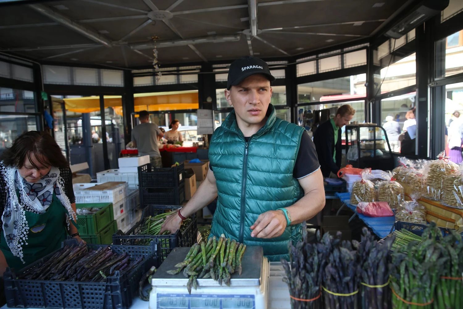 Simonas Klinavičius, ūkio „Geras šparagas“ įkūrėjas: „Nors šparagų augintojų skaičius auga, šios daržovės paklausa irgi didėja.“ Vladimiro Ivanovo (VŽ) nuotr.