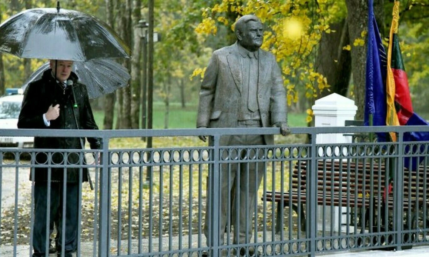 B. Lubio skulptūra Plungėje, Oginskių dvaro parke, autorius Martynas Gaubas. Lietuvos pramonininkų konfederacijos nuotr.