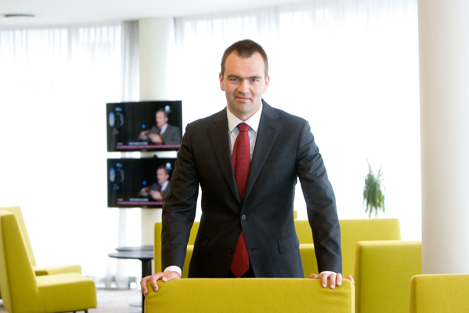 Mykolas Katkus, „Fabula Hill + Knowlton Strategies“ valdybos pirmininkas: „Klientams šiandien reikia vieno prodiuserio, kuris pasirūpintų viskuo, išmanytų nuo prekės ženklo kūrimo iki ryšių su visuomene, socialinės žiniasklaidos, skaitmeninės rinkodaros ir t. t.“. Juditos grigelytės (VŽ) nuotr.