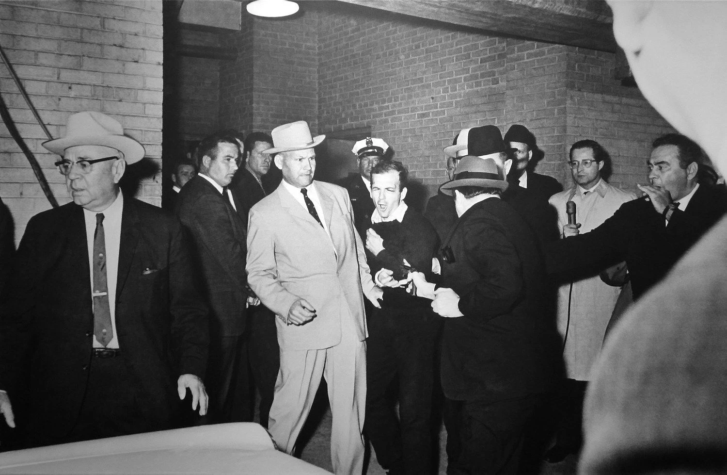 Jackas Ruby nužudė Lee Harvey Oswaldą. Jis tikėjosi, kad bus apdovanotas už savo žygdarbį, tačiau buvo patrauktas baudžiamojon atsakomybėn. „Wikimedia Commons“ nuotr.