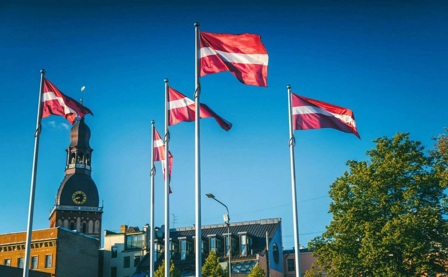 Latvijos vėliava. Shutterstock nuotr.