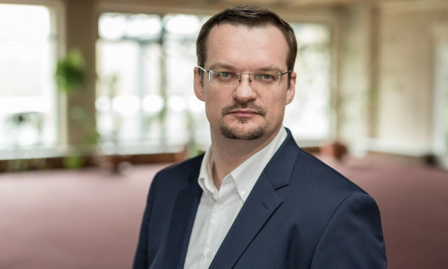 Dainius Sabaliauskas, kalbinių paslaugų ir technologijų bendrovės „EUROTRADUS“ vadovas,
Lietuvos vertimų biurų asociacijos valdybos narys.