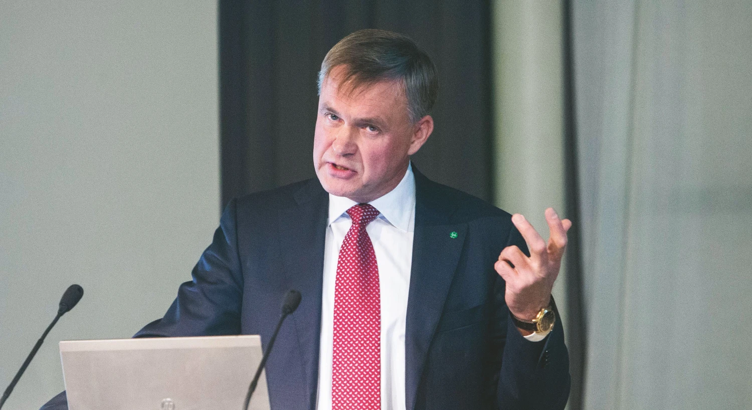 Robertas Dargis, Lietuvos pramonininkų konfederacijos prezidentas: „Nepamirškime, kad tolesnis tvarus valstybės augimas labai priklausys nuo politikų toliaregiškumo ir jų priimamų politinių sprendimų įgyvendinant konkurencingumą didinančias reformas.“
Juditos grigelytės (VŽ) nuotr.