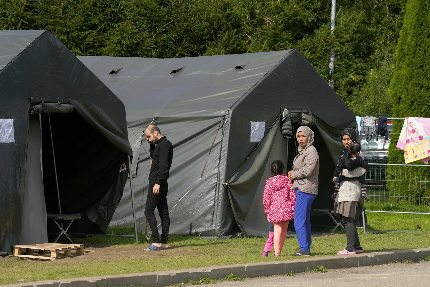 Migrantai stovykloje Medininkuose. „Reuters“/Intso Kalninio/„Scanpix“ nuotr.