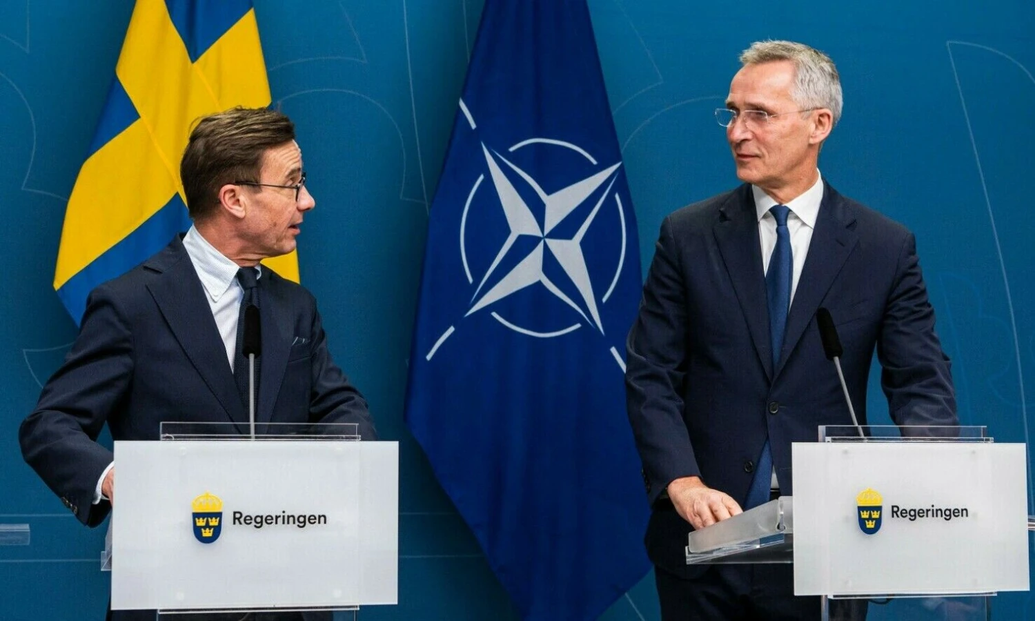 Ulfas Kristerssonas, Švedijos premjeras, ir Jensas Stoltenbergas, NATO generalinis sekretorius. Jonathano Nackstrando (AFP / „Scanpix“) nuotr.