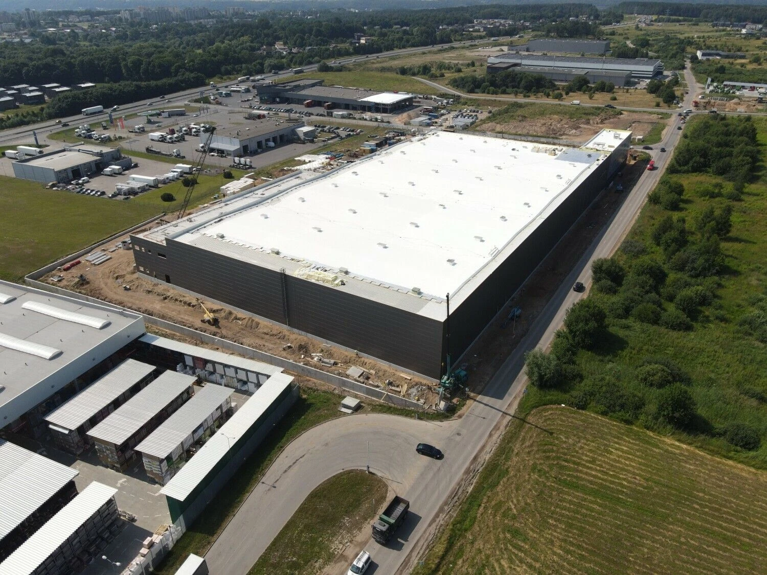 „Renolit“ stogo danga panaudota ir žaliausiame Lietuvoje A klasės logistikos centre WESTHUB. „Renolit“ arch. nuotr.