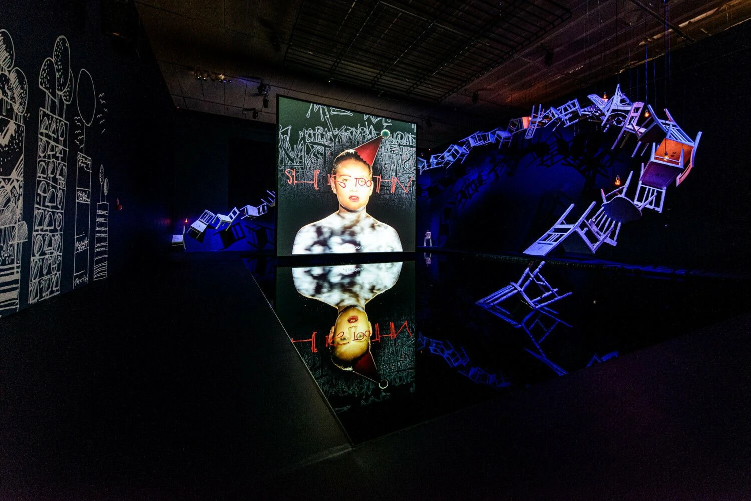 Iš MO parodos „Kode?l taip sunku myle?ti“. Ryčio S?es?kaičio nuotr.